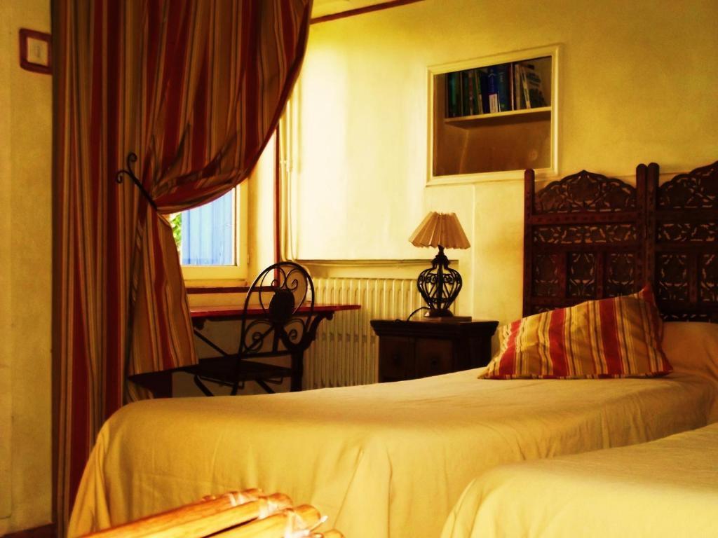 La Maison Aux Volets Bleus Bed & Breakfast Venasque Exterior photo